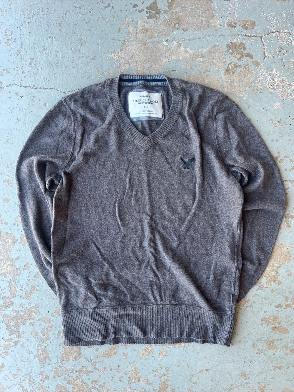 American Eagle Outfitters Men's Small V-Neck Sweater in Brown
